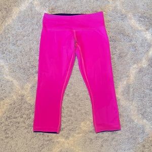 Lululemon Hot Pink capri leggings size 6 - reversible!